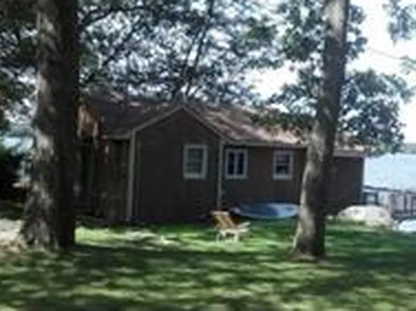 106 Forand Ln, Tiverton, RI 02878