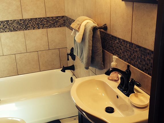 2nd image of 102 Wylie Dr