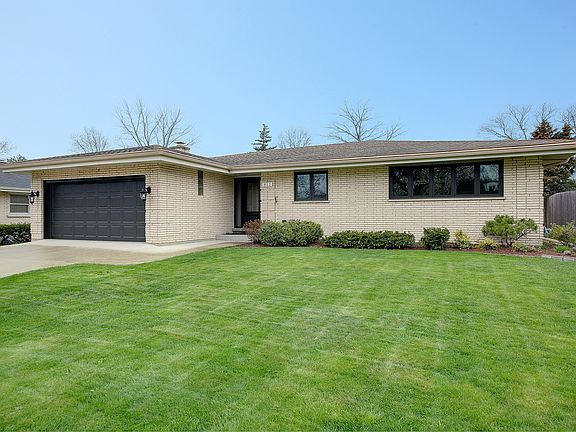 2nd image of 812 Brighton Ln