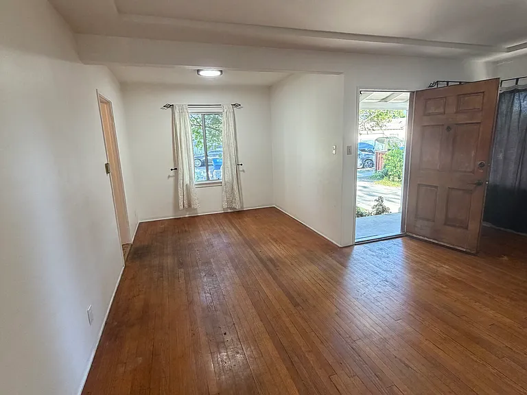 6447 Bellaire Ave — Photo 4