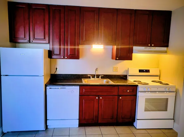 372 W Old Indian Trl APT 2, Aurora, IL 60506