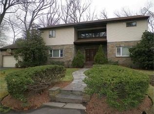 30 Nairn Pl, Nutley, NJ 07110