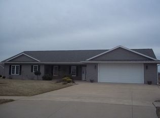 1624 Winchester Dr, Burlington, IA 52601