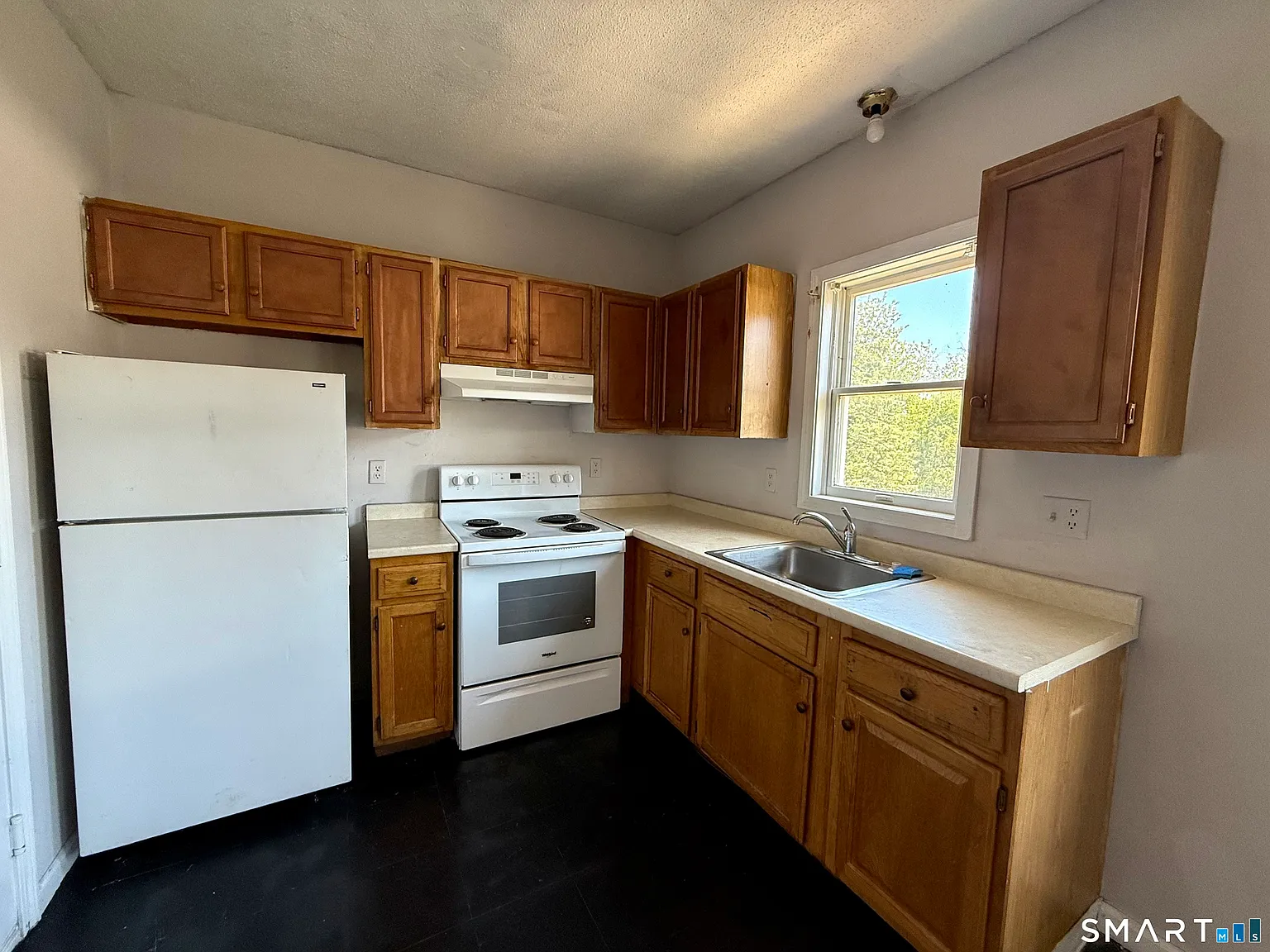 1 bed, 1.0 bath, 3964 sqft, $1,150 — Photo 1