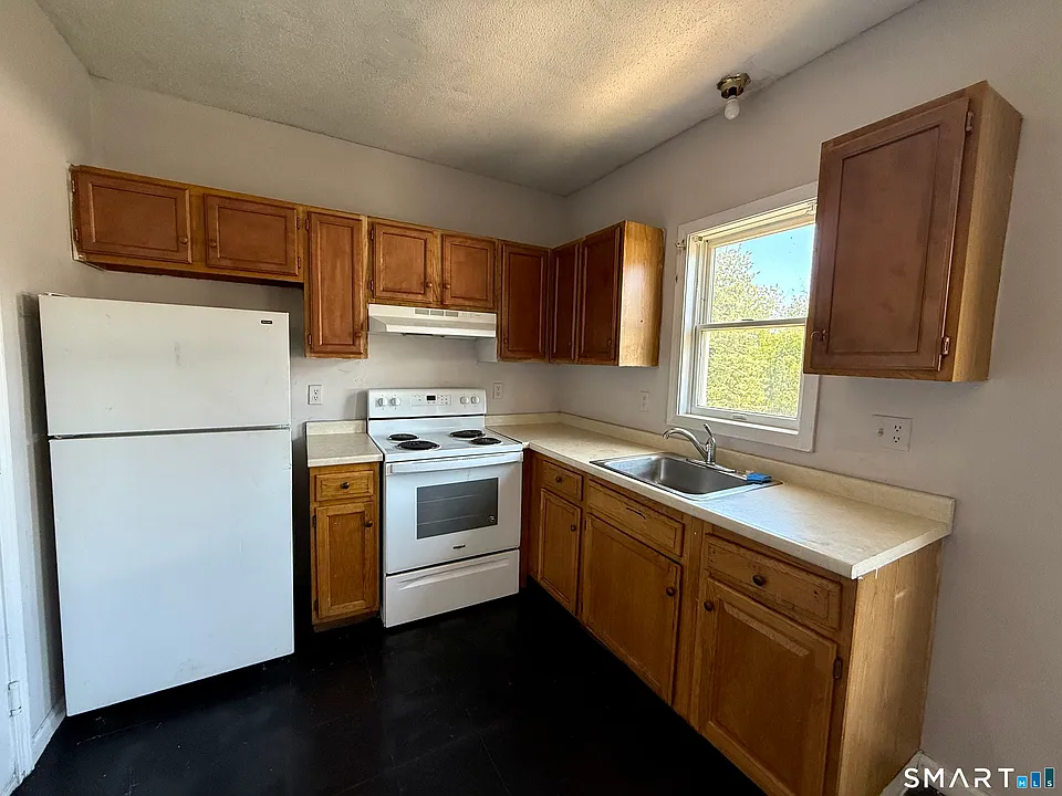 192 S Main St #4