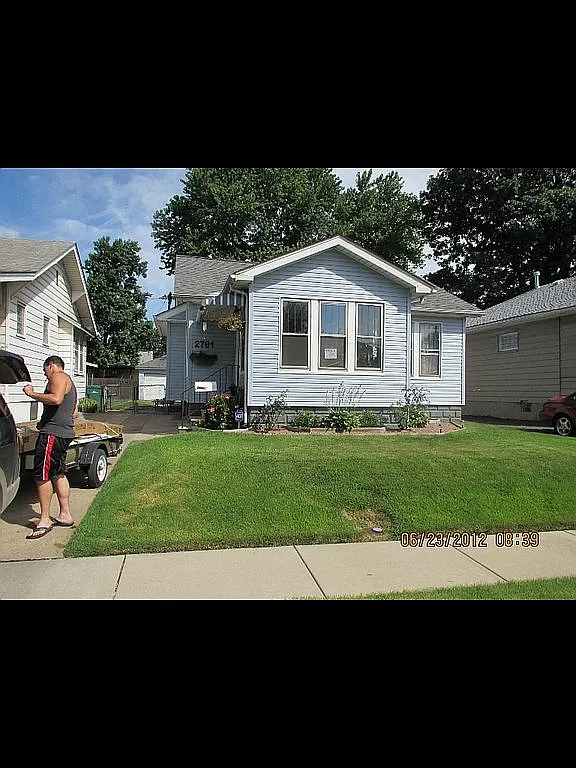 2761 Washington Ave photo 1