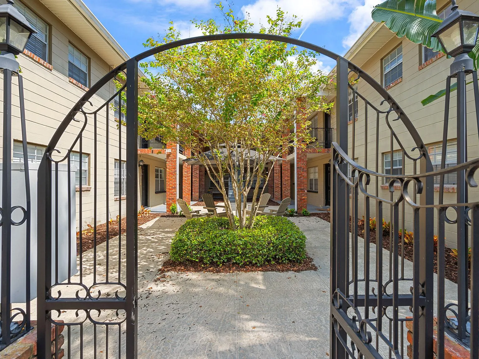 1 bed, 650 sqft, $2,017 — Photo 2