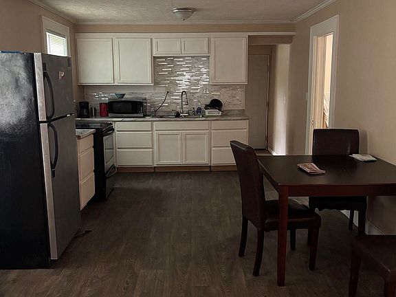 5th image of 400 Leighton Ave
