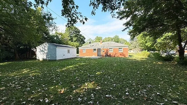 3 bed, 1.5 bath, 960 sqft, $1,350 — Photo 2