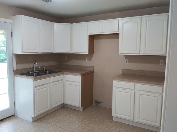 5th image of 10415 Pinehurst Dr