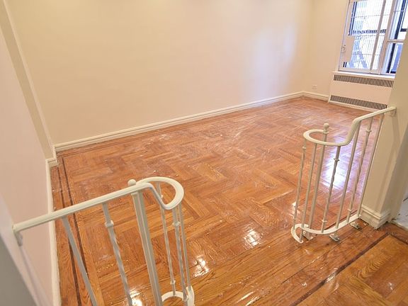 5th image of 729 W 186th St #4D