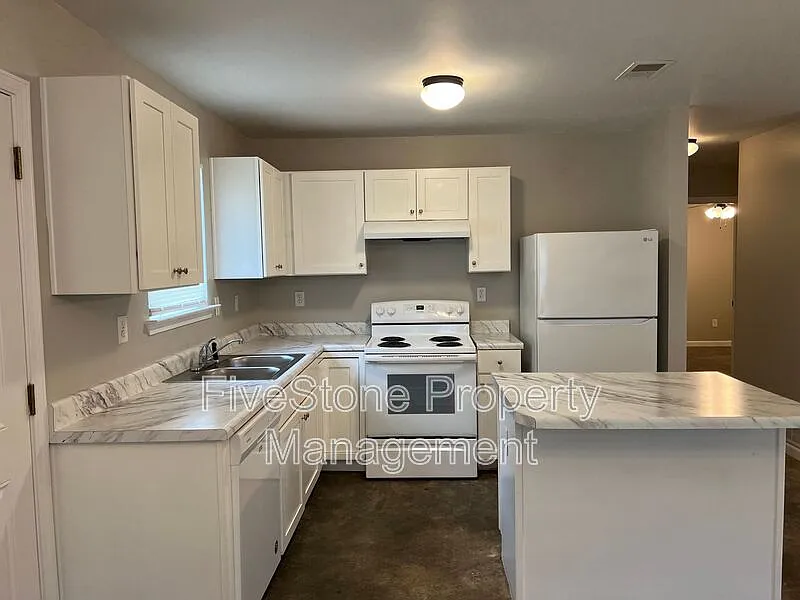 4 bed, 2.0 bath, 1255 sqft, $1,235 — Photo 3