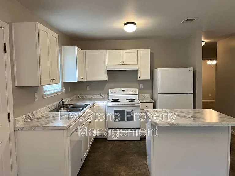 3805 Lake Park Cv — Photo 3