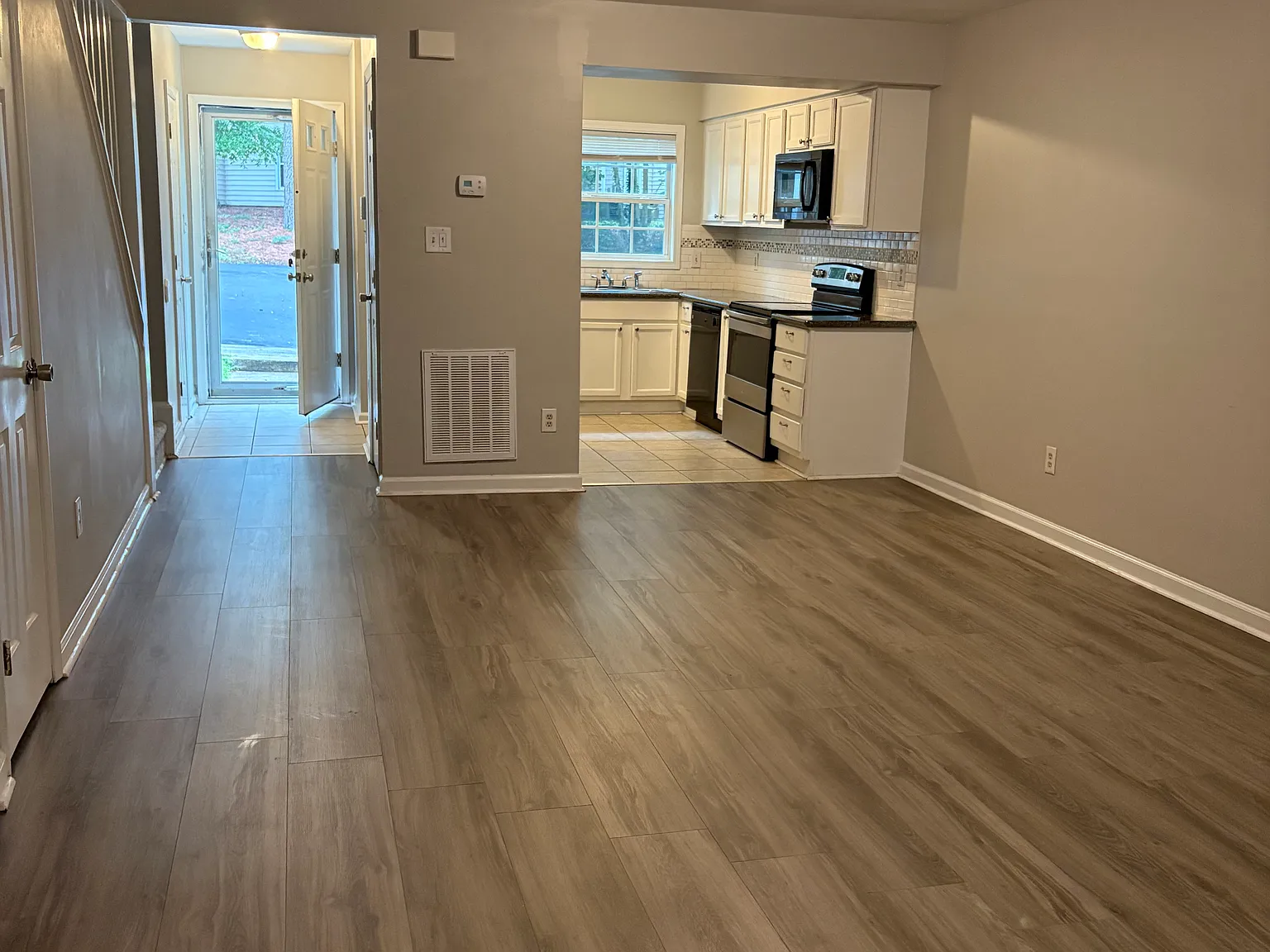 2 bed, 2.5 bath, 1248 sqft, $1,650 — Photo 3