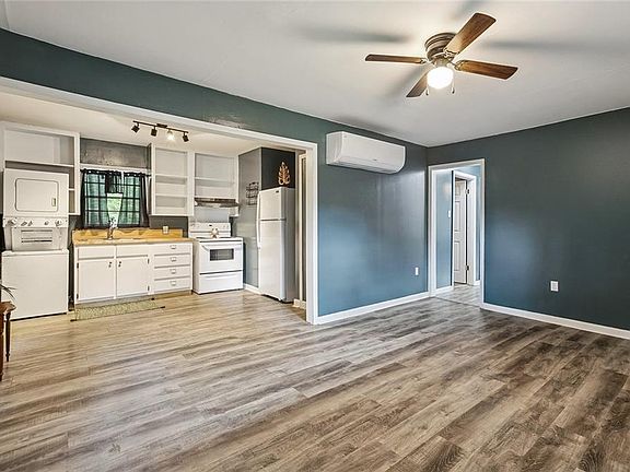 3rd image of 933 Union Ave