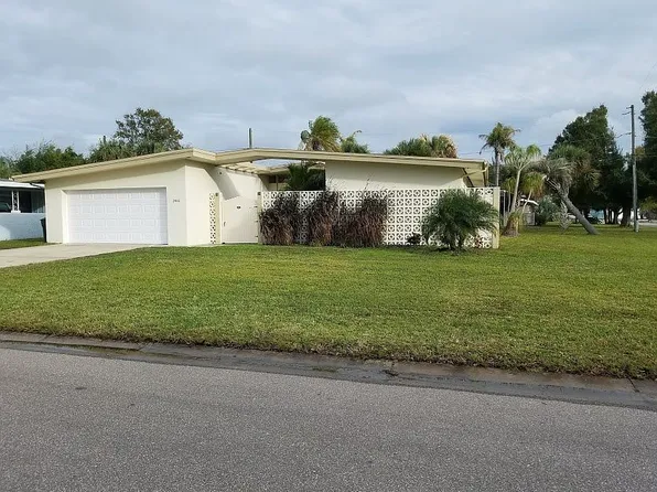 2465 Del Rio Way, Dunedin, FL 34698