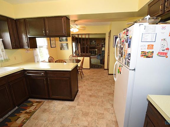 3rd image of 526 Highland Dr