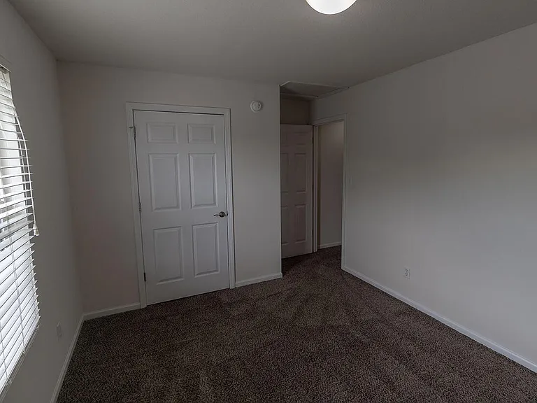 3306 E Saint Charles Rd — Photo 20