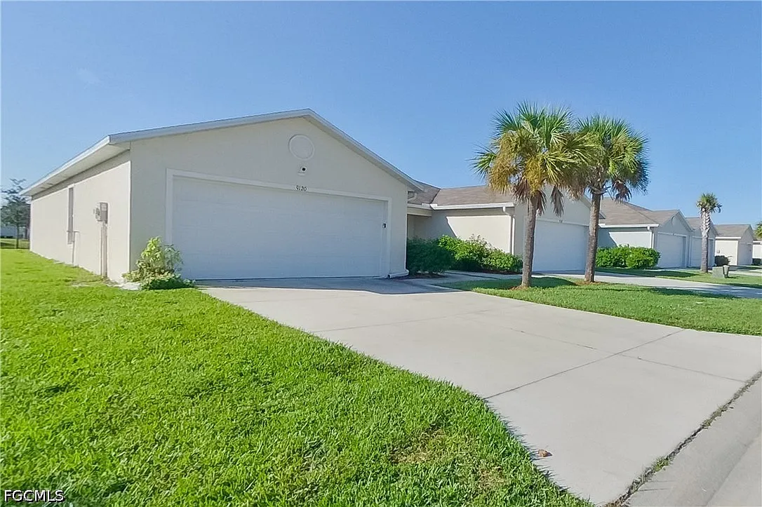 2 bed, 2.0 bath, 1120 sqft, $1,425 — Photo 2