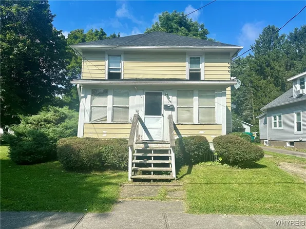 33 Benedict St, Perry, NY 14530