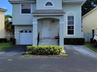 9882 NW 2nd St, Plantation, FL 33324