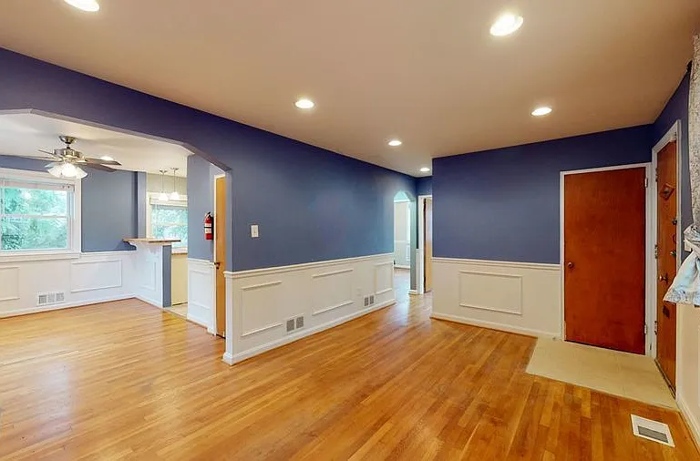 813 Hilltop Ter SE — Photo 1
