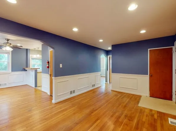 813 Hilltop Ter SE, Washington, DC 20019