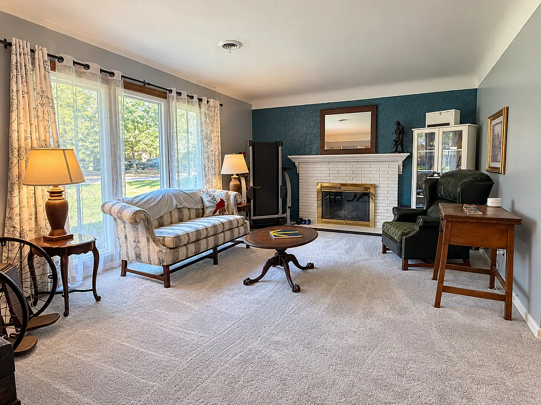 3 bed, 1.5 bath, 1728 sqft, $2,100 — Photo 3