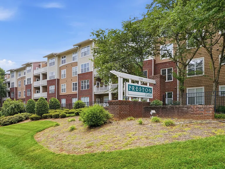 1000 E Woodlawn Rd #216 — Photo 2