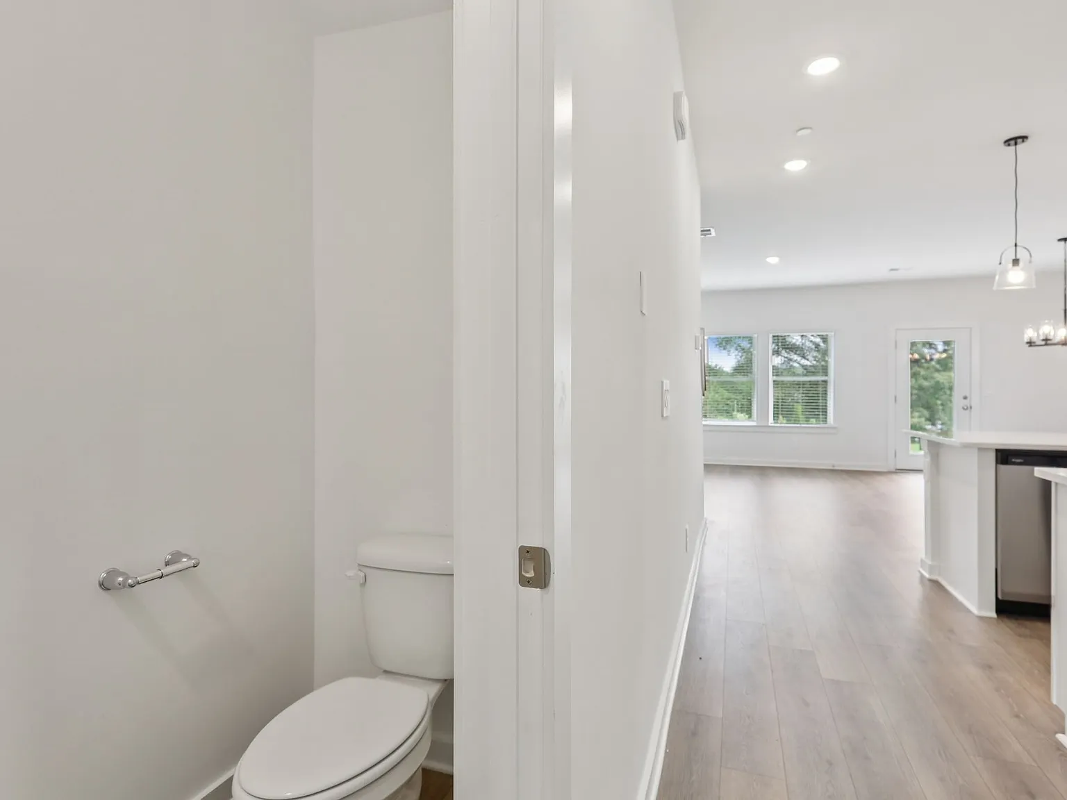 3 bed, 2.5 bath, 1646 sqft, $2,375 — Photo 4