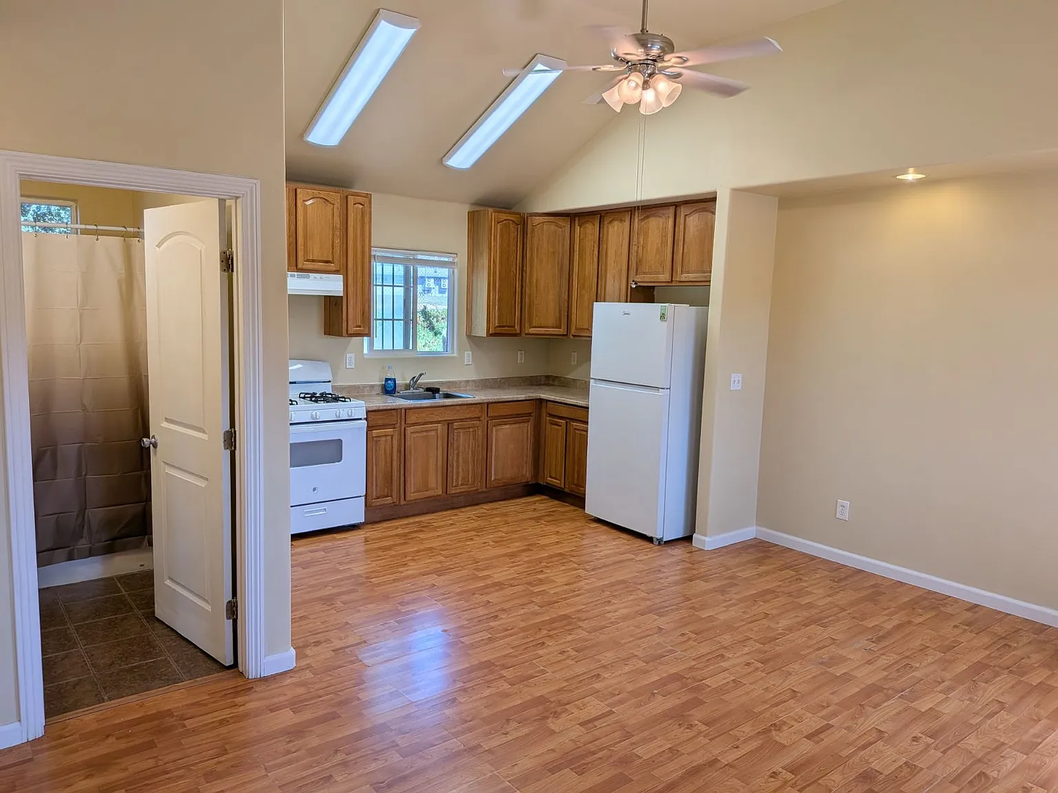 2 bed, $3,100 — Photo 2