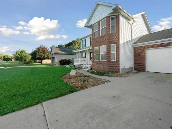 412 Clearwater Dr, Perry, MI 48872