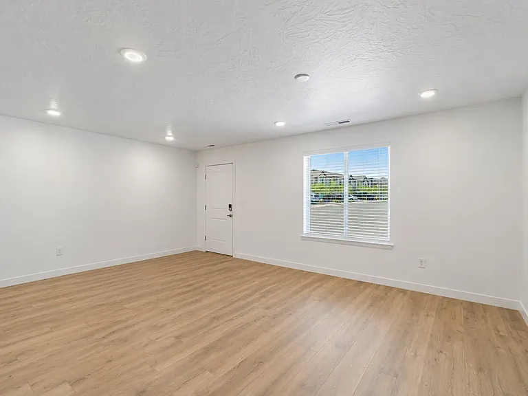 3361 E Elkhorn Ln — Photo 6