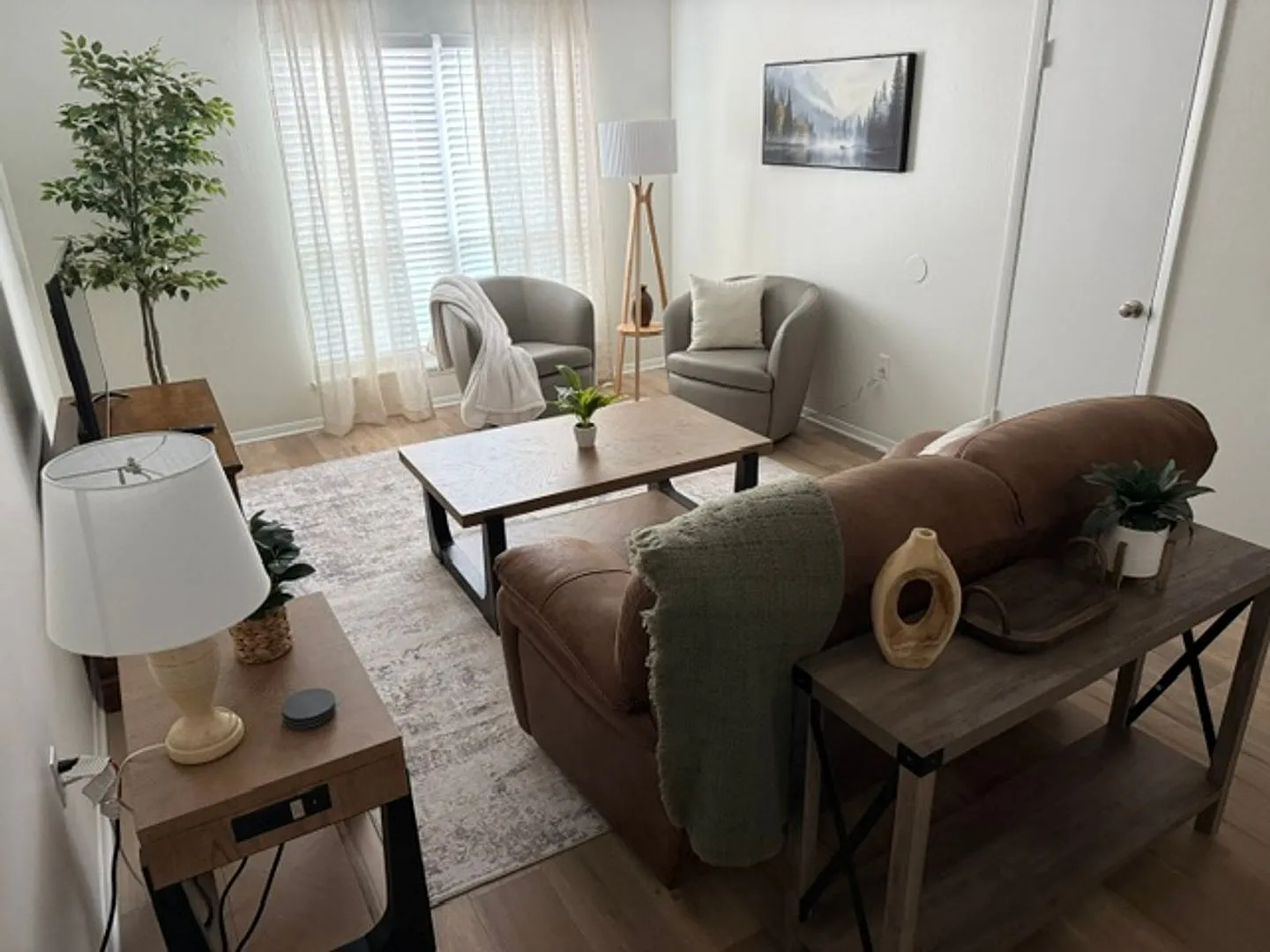 1 Bed 1 Bath Condo Available! — Photo 1