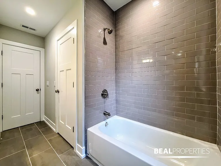 1002 Crain St #1 — Photo 17