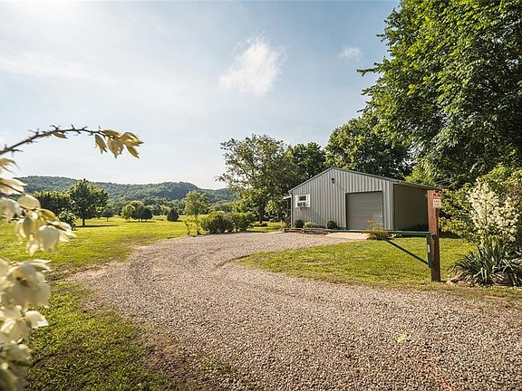 5th image of 17904 Cliff Rd