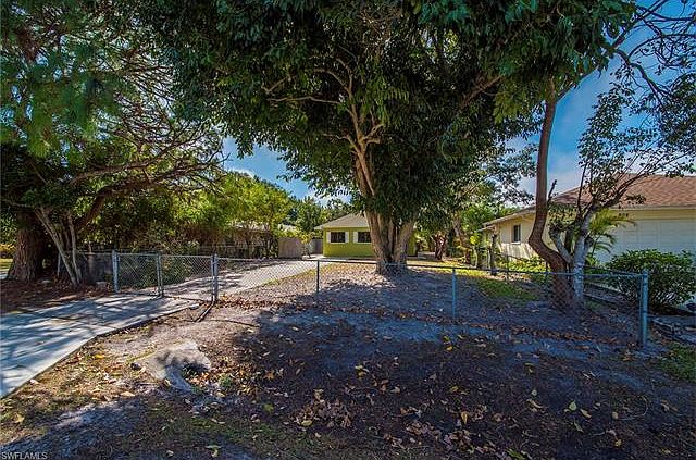 2nd image of 812 96th Ave N