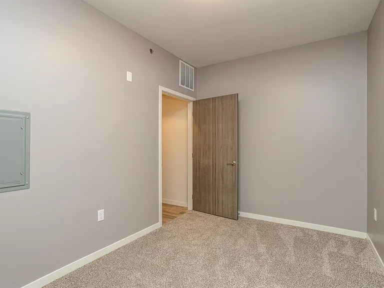 Jefferson Heights Apartments, LLC — Photo 8