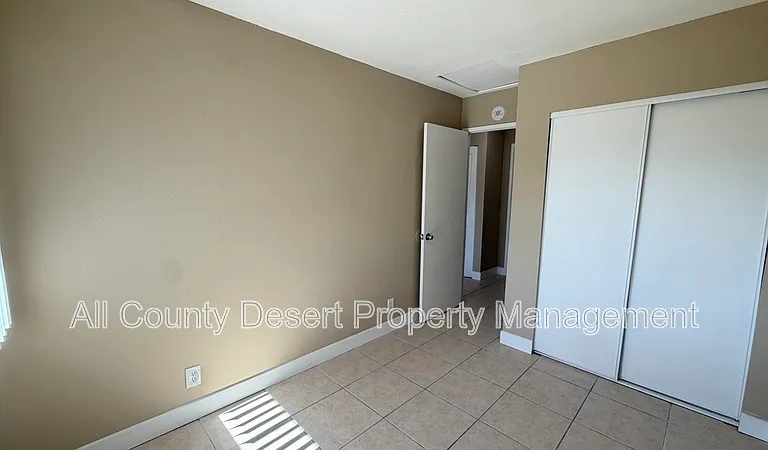 69180 Victoria Dr #8 — Photo 16