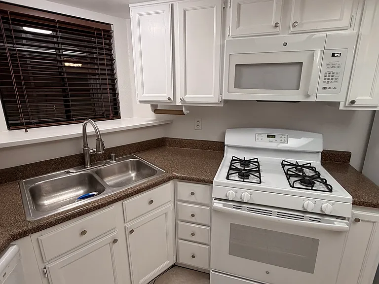 6665 Gatehouse Ln — Photo 15