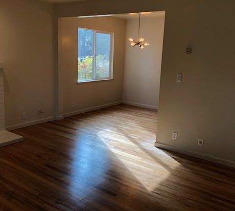 5th image of 1014 Middle Ave