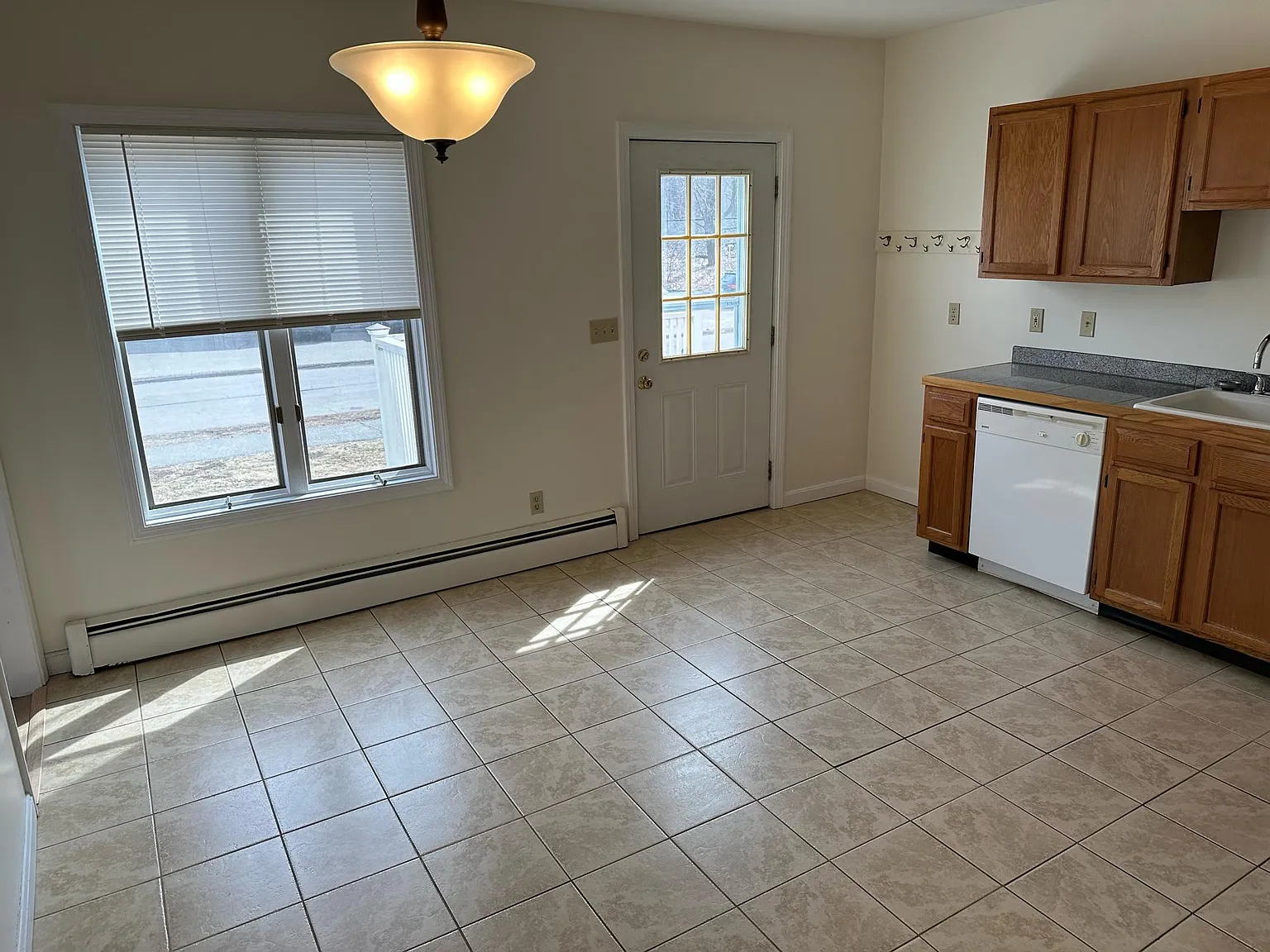 3 bed, 1.5 bath, $2,595 — Photo 4