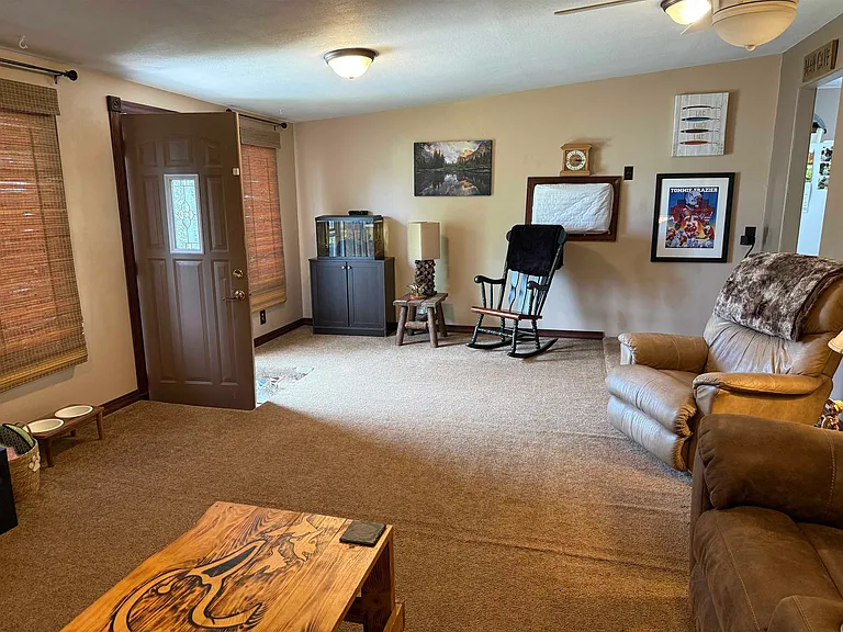 2207 Anna Ave — Photo 3