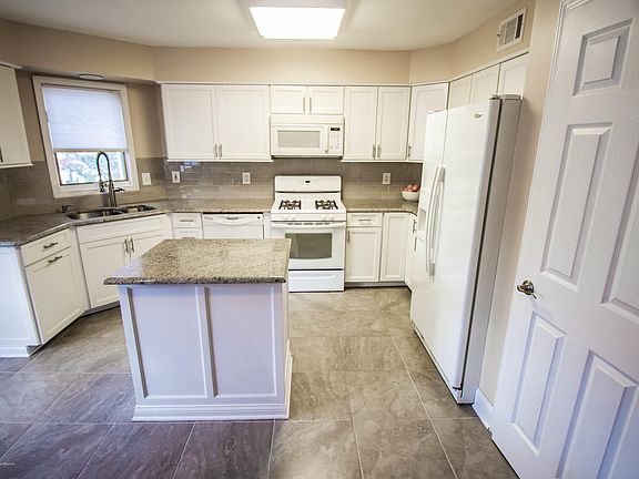 3rd image of 256 Marigold Ct #25E6