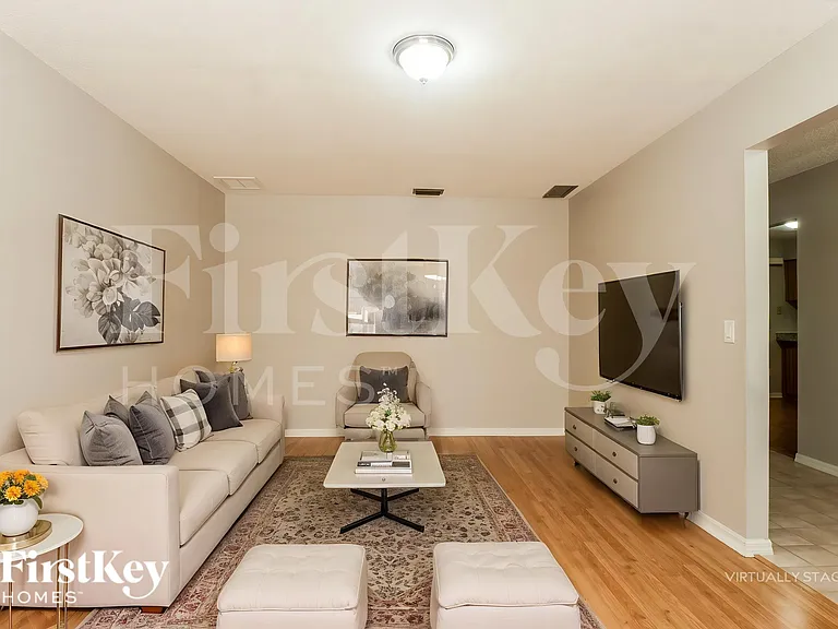 913 Sylvia Dr — Photo 3