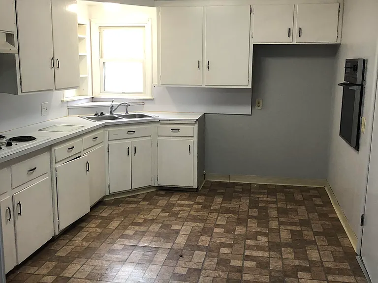 1010 N Lincoln Ave E — Photo 8