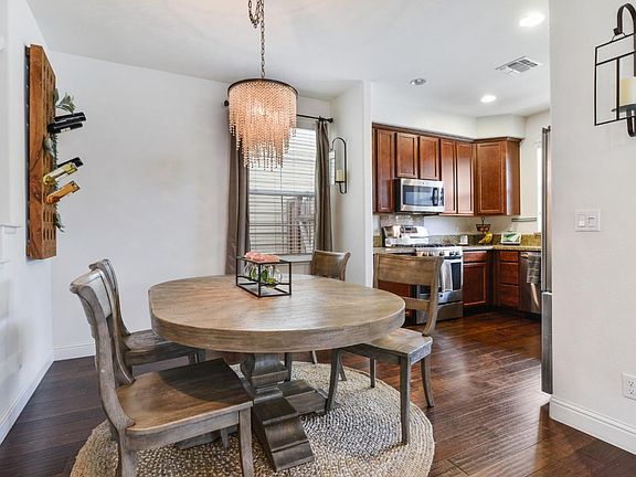 5th image of 18415 Emerald Ln