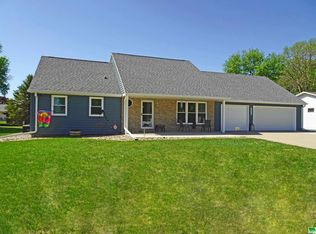515 Sunrise Ave, Sanborn, IA 51248