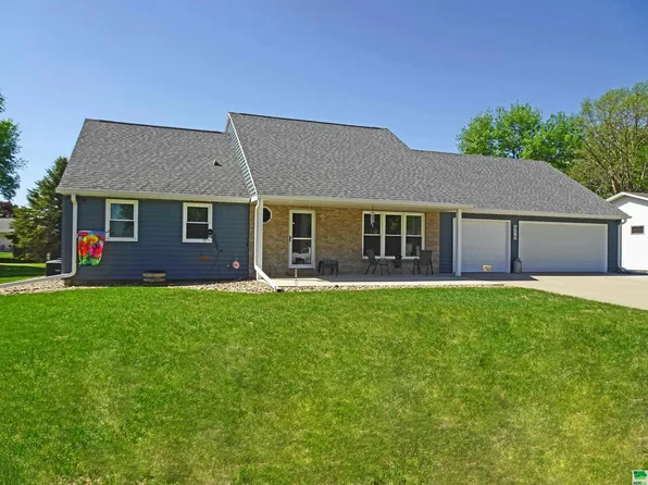 515 Sunrise Ave, Sanborn, IA 51248