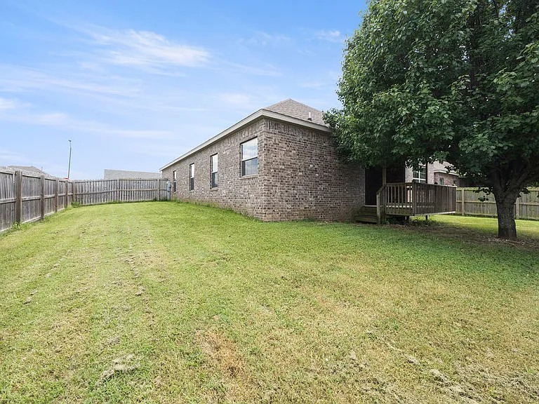 2250 N Inglewood St — Photo 17
